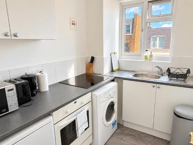 Apartment for rent in Hans Town, Greater London