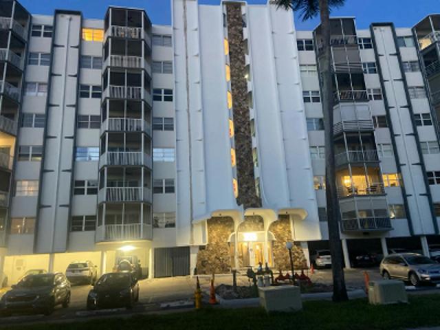 Condo for sale in Golden Isles, Hallandale Beach