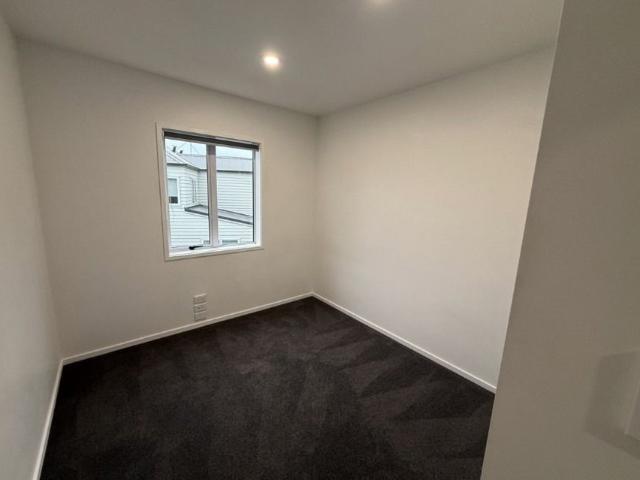 Townhouse for rent in Paremoremo, Oroua County