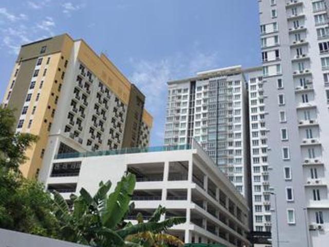 Condominium for sale in Malaka