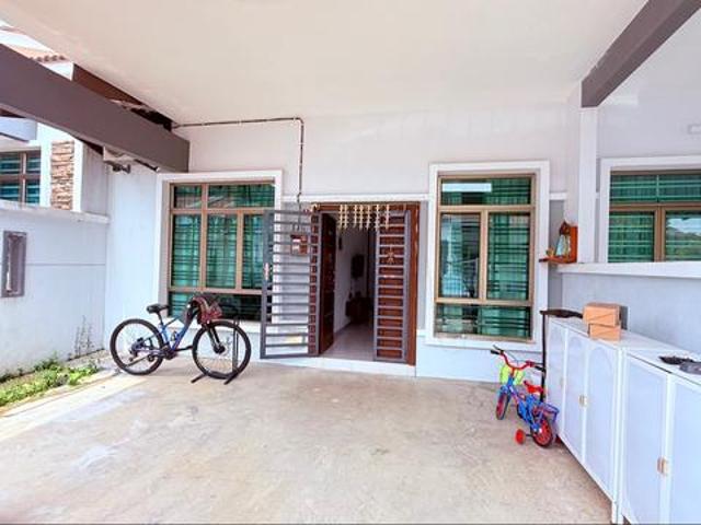 Terraced House for sale in Malaka
