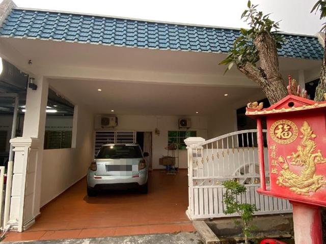Terraced House for sale in Malaka