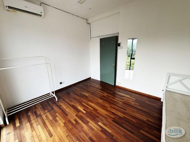 Room for rent in Petaling, Alam Impian