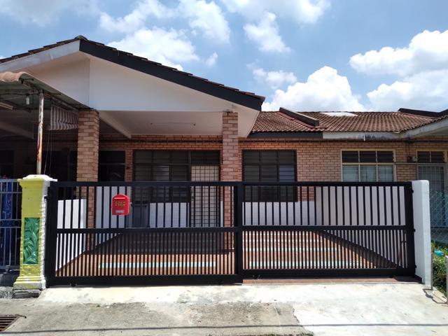 Terraced House for sale in Malaka