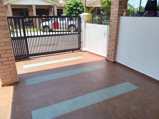 Terraced House for sale in Malaka