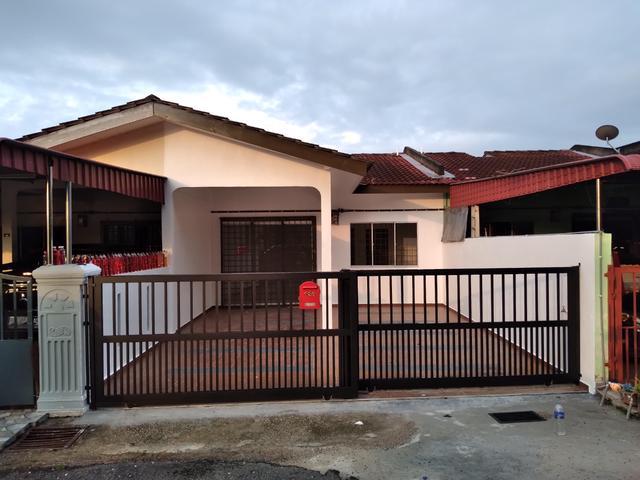 Terraced House for sale in Malaka