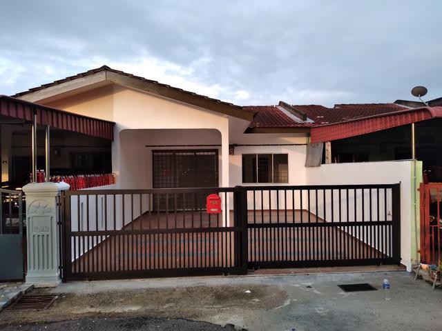 Terraced House for sale in Malaka