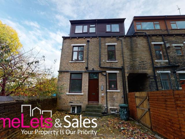 Studio for rent in Great Horton, West Yorkshire
