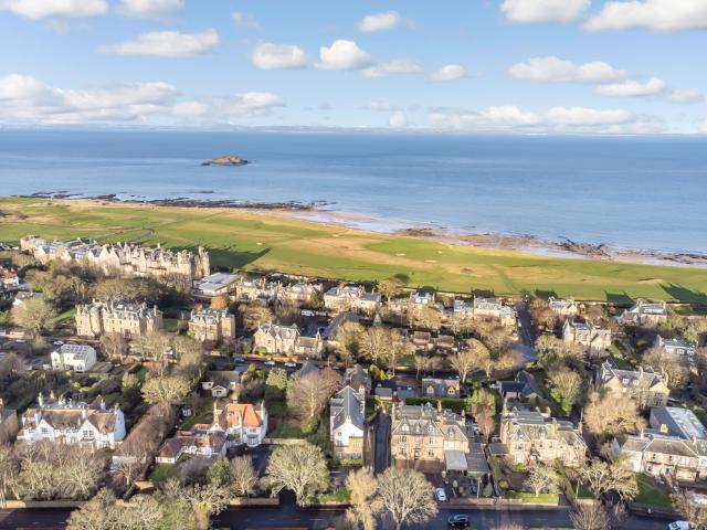 Apartment for rent in Abbotsford Park, North Berwick
