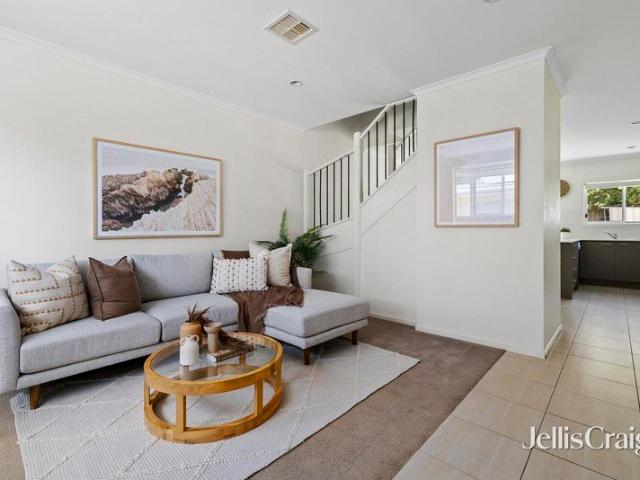 Townhouse for sale in Safety Beach, Melbourne