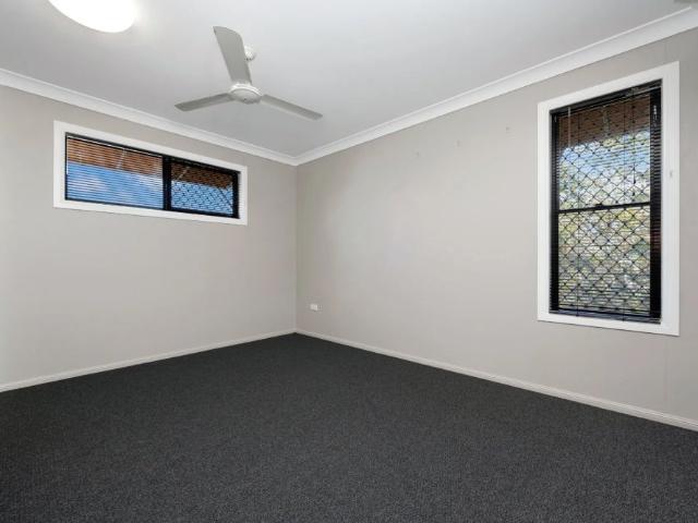 Townhouse for rent in Burdell, Queensland