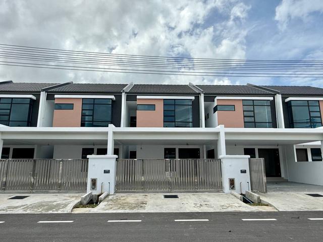 Terraced House for sale in Long Miri