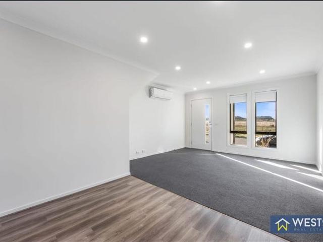 Townhouse for rent in Camerons Creek, Victoria