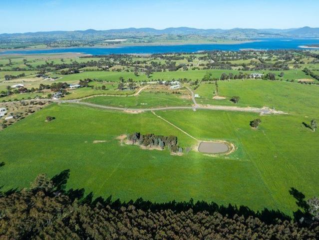 Cottage for sale in Table Top, New South Wales
