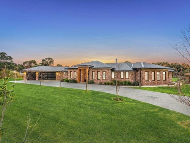 Cottage for sale in Camerons Creek, Victoria