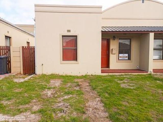 Townhouse for sale in Blue Downs, Western Cape