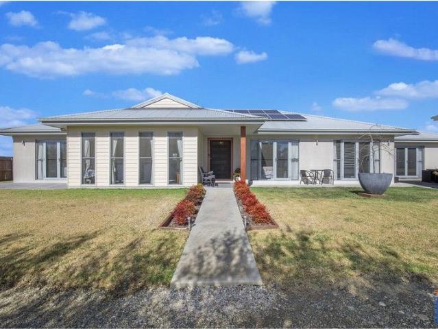 House for sale in Armidale