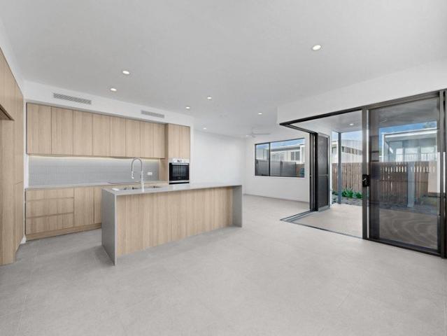 Townhouse for rent in Toombul, Queensland