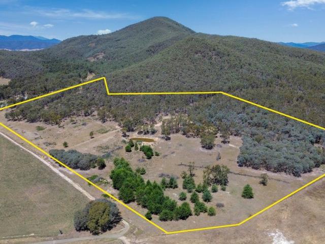 Cottage for sale in Mudgegonga, Victoria