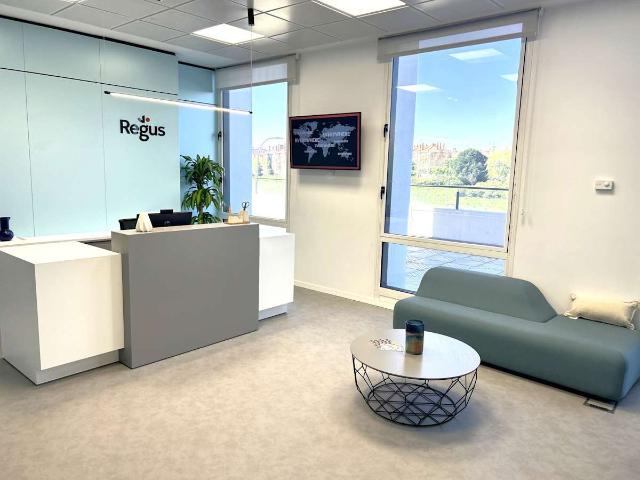 Oficina en alquiler en Valdefuentes, Madrid