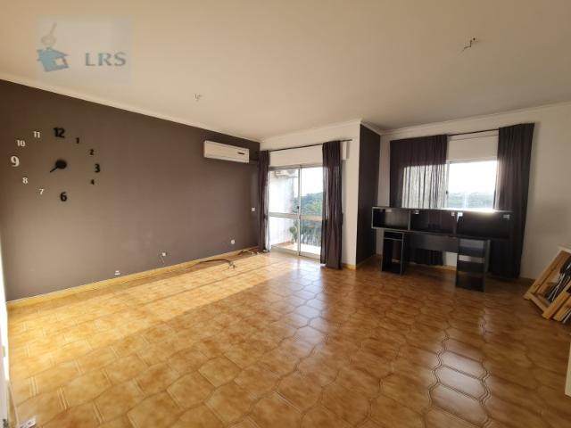 Apartamento alugar em São Domingos De Rana, Bairro dos Sete Castelos