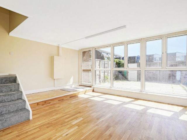 House for rent in London Borough of Hounslow, Greater London