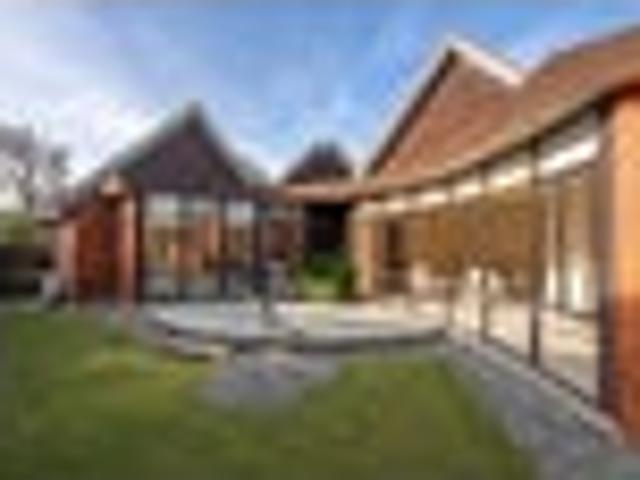 House for sale in Chaslands, Canterbury