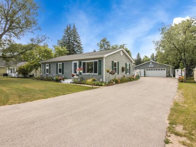 House for sale in Kalkaska