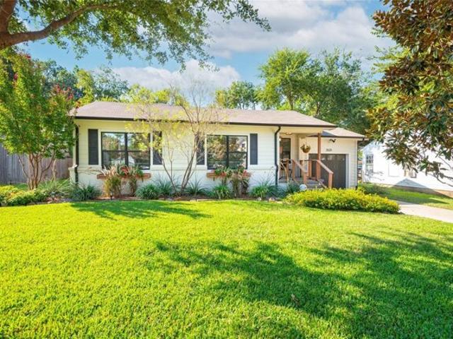 House for sale in Farmers Branch, Texas