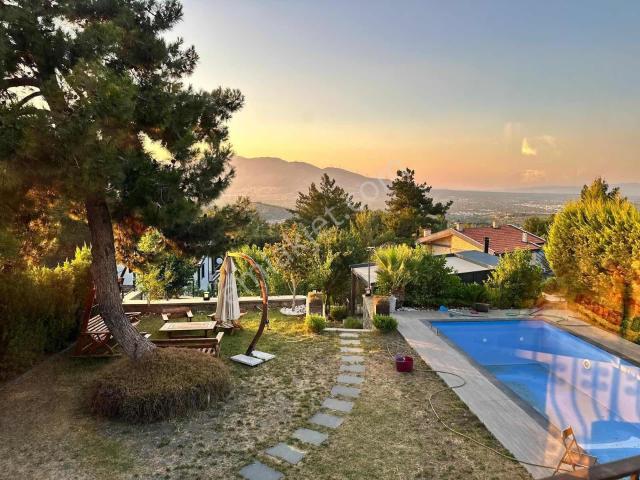 Yukarıkızılca Merkez Mahallesi, Kemalpaşa içerisinde kiralık Villa