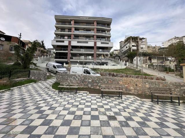 Bayrakli, İzmir içerisinde kiralık mülk