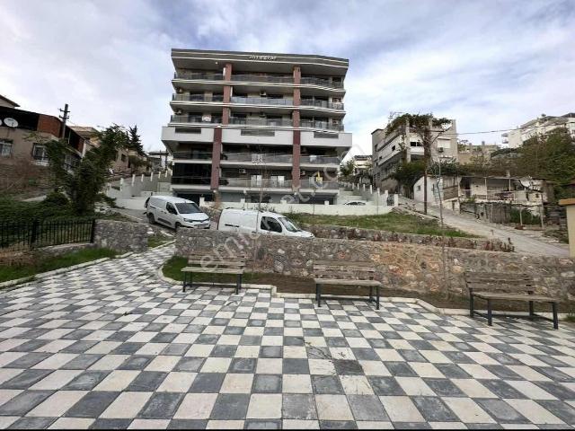 Bayrakli, İzmir içerisinde satılık mülk