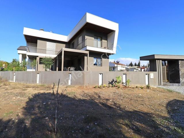 Döşemealti, Antalya içerisinde satılık Villa