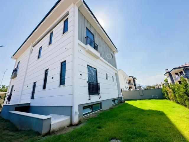 Döşemealti, Antalya içerisinde kiralık Villa