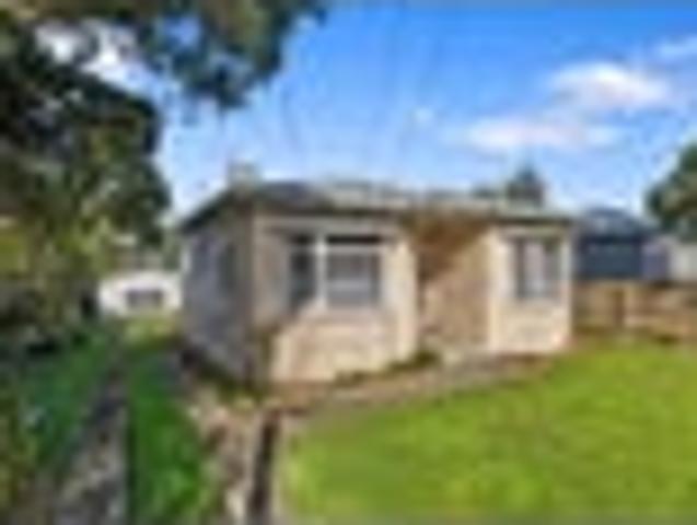 House for sale in Penrose, Oroua County