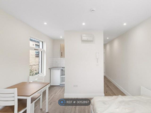 Studio for rent in Tilbury, Essex