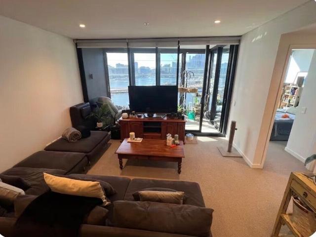 Room for rent in Victoria Harbour, Melbourne