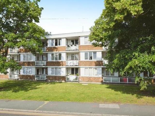 House for sale in Pilgrims' Hatch, Brentwood