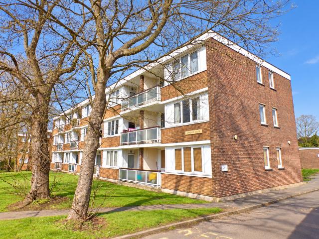 Apartment for rent in Pilgrims' Hatch, Brentwood