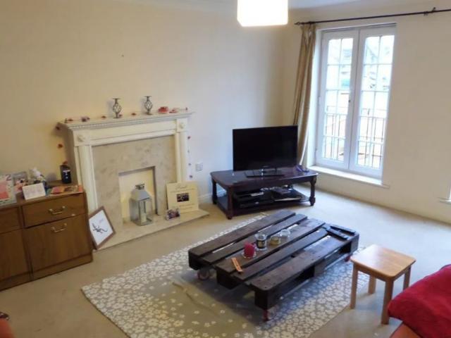 Townhouse for rent in Penylan, Falcon Lodge