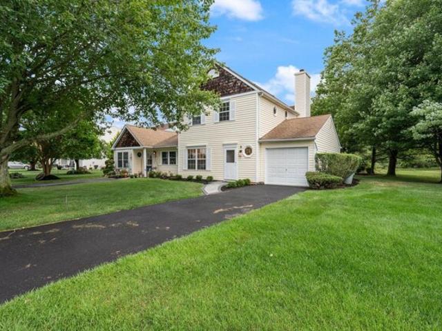Condo for sale in Coram