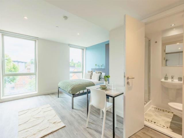 Studio for rent in Stirchley, West Midlands