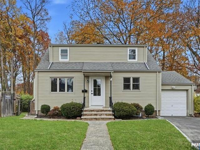 House for sale in Bergenfield, New Jersey