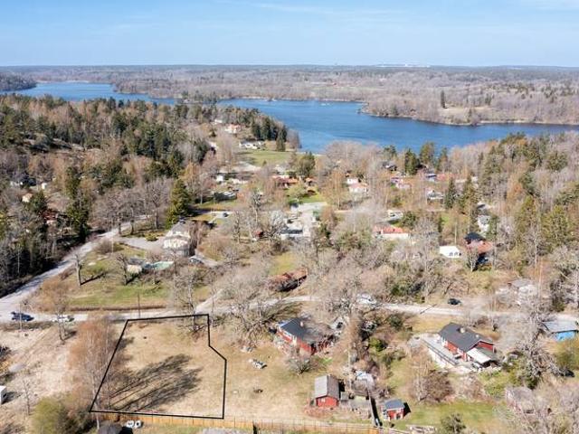 Tomt till salu i Huddinge, Stockholm