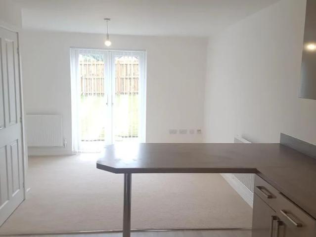 Room for rent in Ynysawdre, Sarn