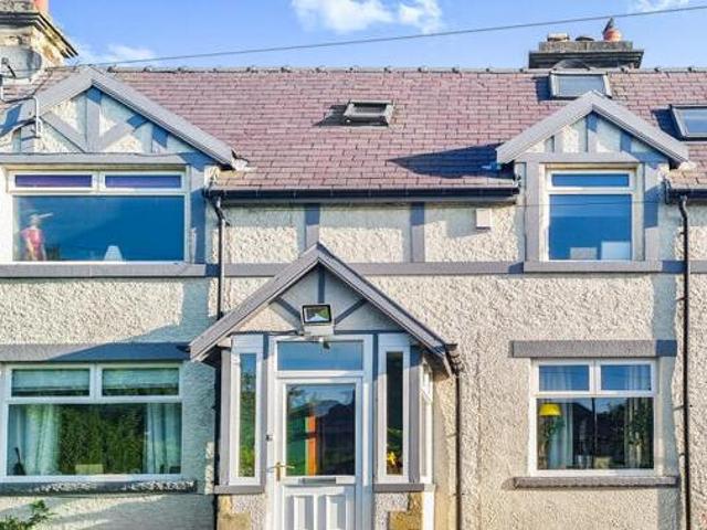 House for sale in Charlesworth, East Midlands