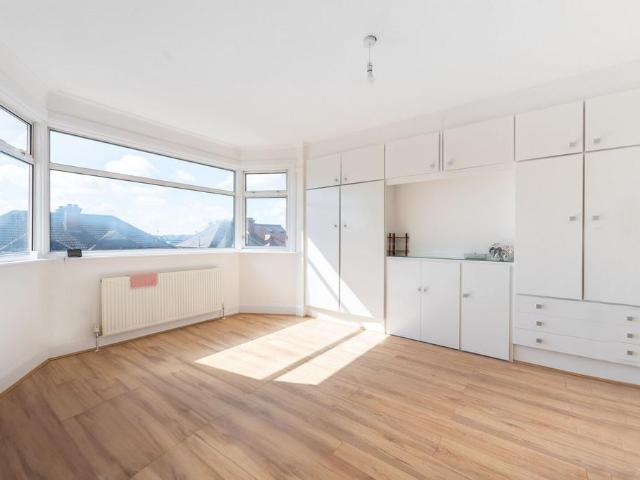 House for rent in Dollis Hill, Greater London