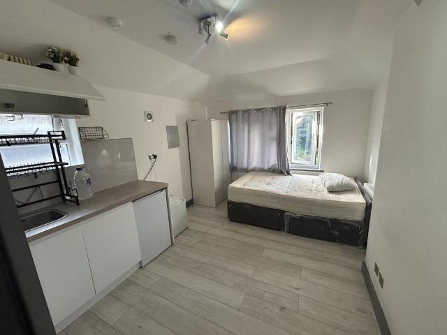 House for rent in Dollis Hill, Greater London