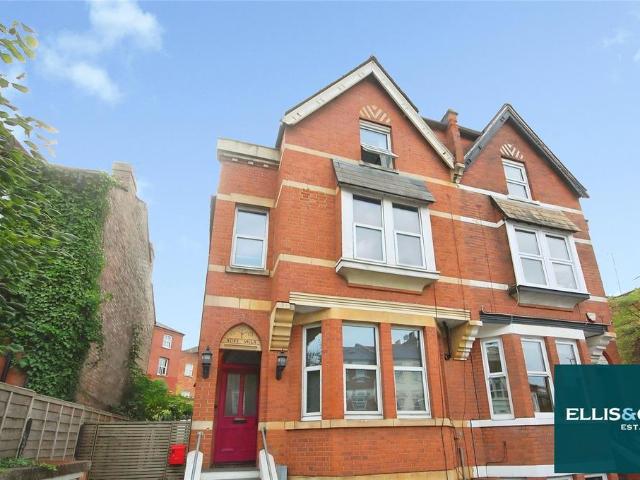 Apartment for rent in Church End, Greater London