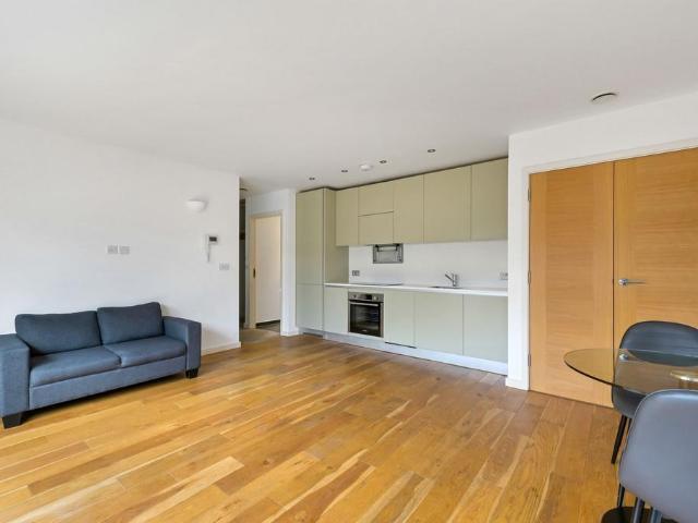 Apartment for rent in Lower Halliford, Surrey